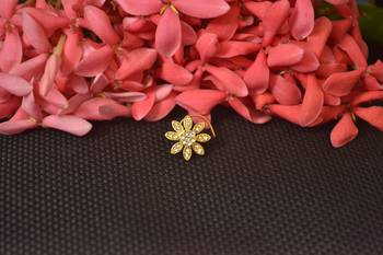 Gold Sizzling Graceful Designer Nosepins Diamond nose ring or Nose Pin 1