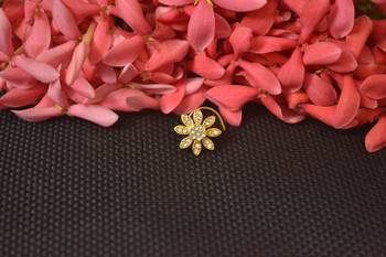 Gold Sizzling Graceful Designer Nosepins Diamond nose ring or Nose Pin 3