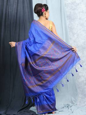 Navy Blue Zari Woven Tanchoi Silk Saree 4