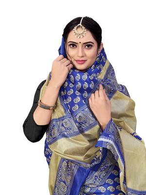 Blue printed taffeta saree with blouse 4