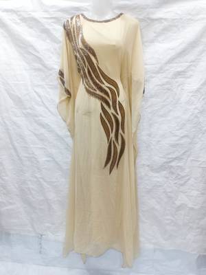 Off-white embroidered georgette fustan 1