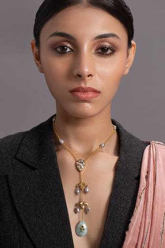 Elegant Gold and Green Necklace