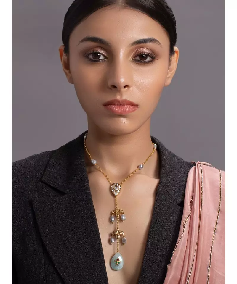 Elegant Gold and Green Necklace