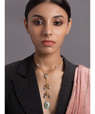 Elegant Gold and Green Necklace 1