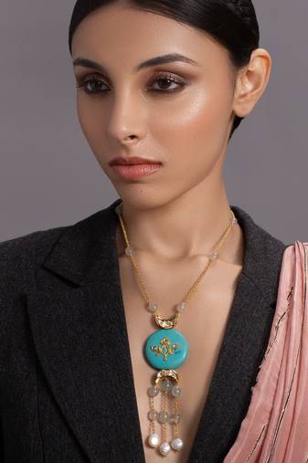 Elegant Turquoise and Gold Necklace
