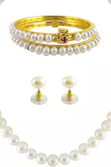 White pearl necklaces