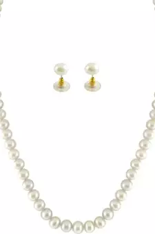 White pearl necklaces