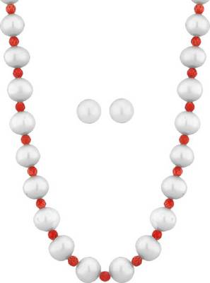 White pearl necklaces 1
