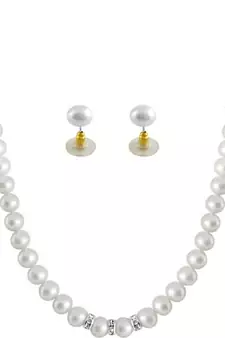 White pearl necklaces
