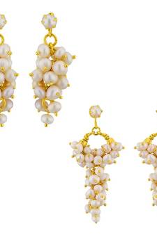Maroon pearl earrings