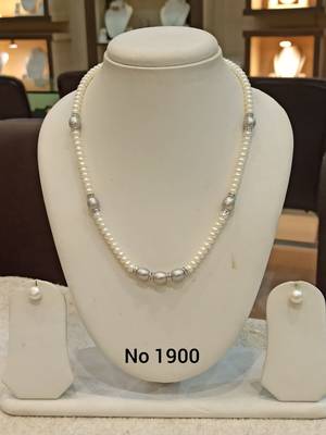 White pearl necklaces 1