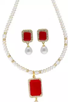 Multicolor pearl necklaces