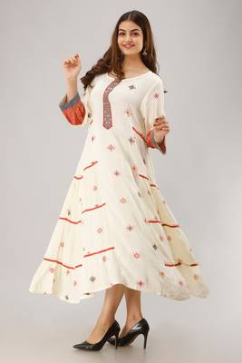 Off-White Colored Rayon Crepe Designer Kurta 1