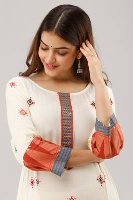 Off-White Colored Rayon Crepe Designer Kurta 3