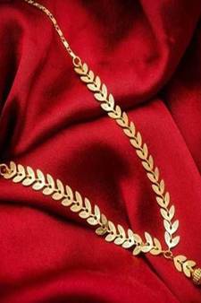 Twinkling Gold Leaf Motif Designer mangalsutra