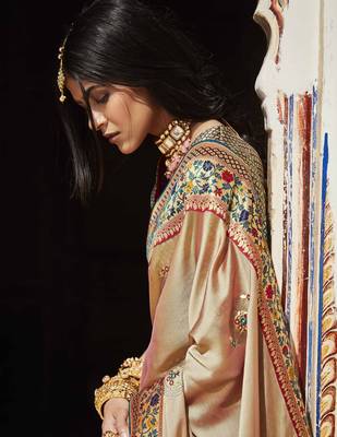 Beige woven banarasi silk saree with blouse 2