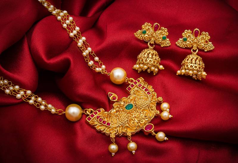 multicolor Traditinal Gold Plated Alloy Necklace