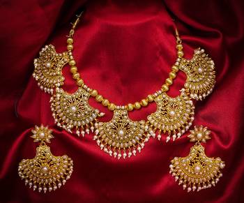 multicolor Traditinal Gold Plated Alloy Necklace 1