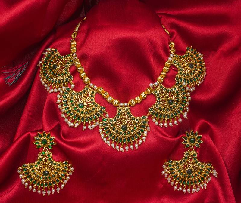 multicolor Traditinal Gold Plated Alloy Necklace