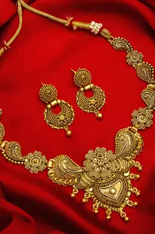 multicolor Traditinal Gold Plated Alloy Necklace