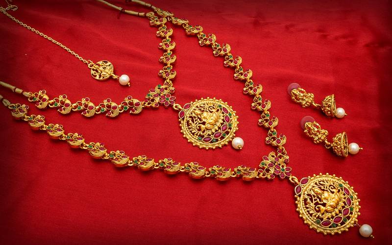 multicolor Traditinal Gold Plated Alloy Necklace