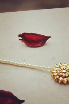 Flower Kundan Maangtikka