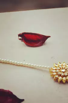 Flower Kundan Maangtikka