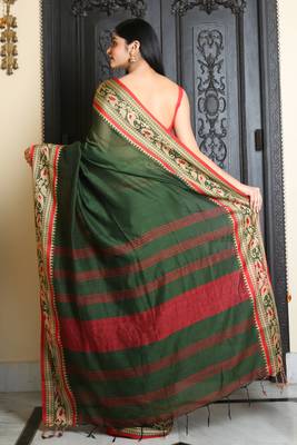 Green woven blended cotton saree with blouse 4