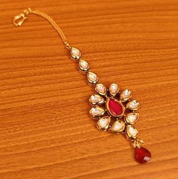 Red maang-tikka 1