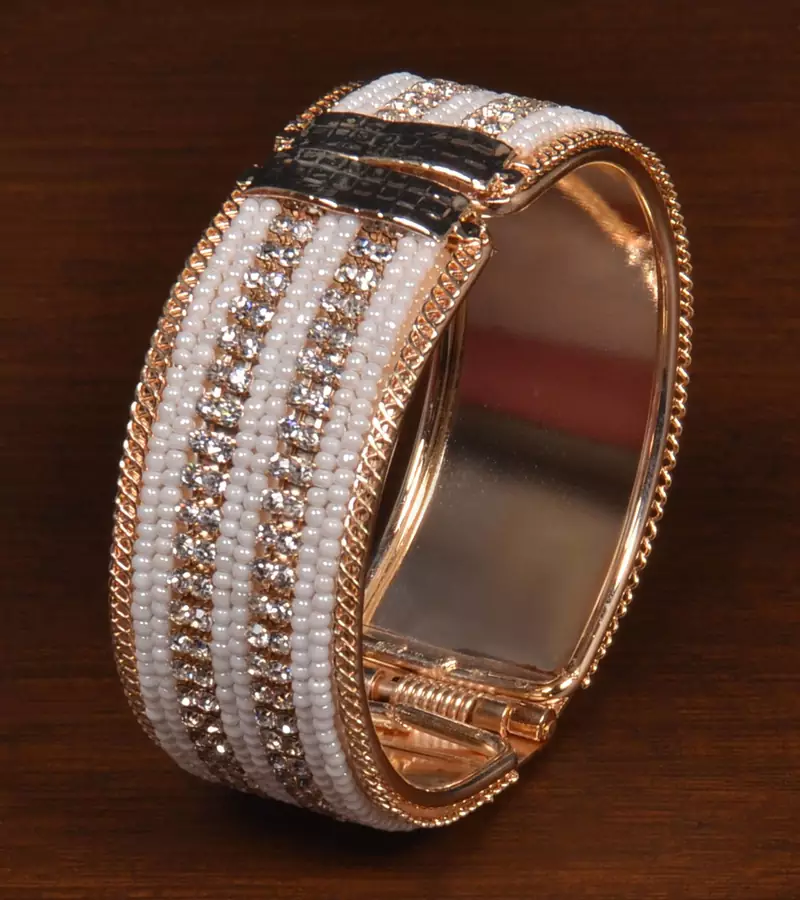 Gold plated zircon and seed beads embellished bracelet BD551