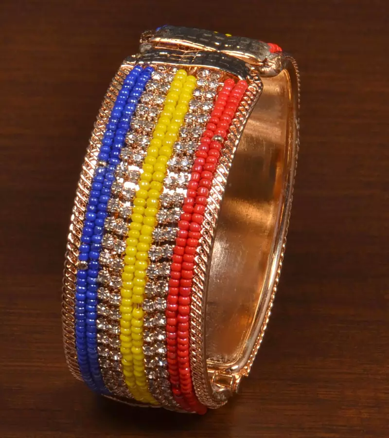 Gold plated zircon and seed beads embellished bracelet BD552