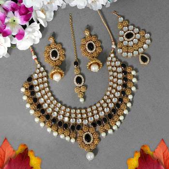 Black necklace-sets 1