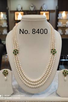 Multicolor pearl necklaces