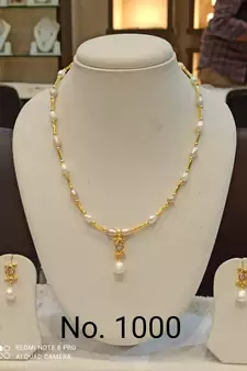 Multicolor pearl necklaces