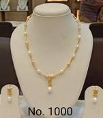 Multicolor pearl necklaces