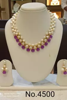Multicolor pearl necklaces