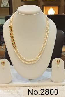 Multicolor pearl necklaces