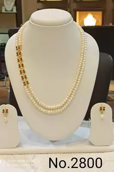 Multicolor pearl necklaces