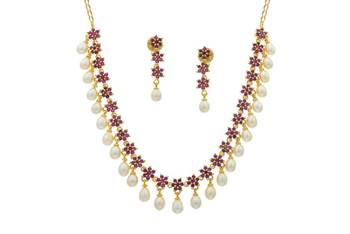 Pink pearl necklaces 1