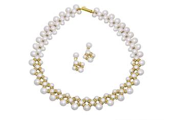 White pearl necklaces 1