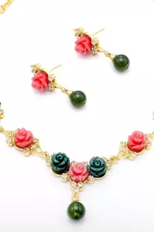 Multicolor necklaces