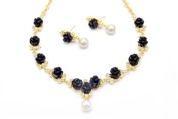 Green necklaces 1