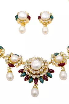 Multicolor pearl necklaces