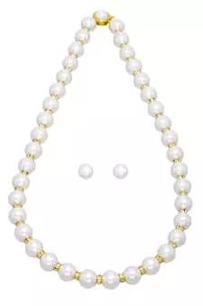 White pearl necklaces