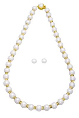 White pearl necklaces 1