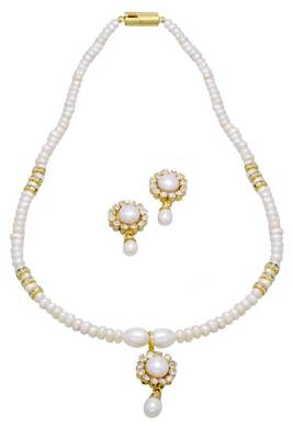 White pearl necklaces 1