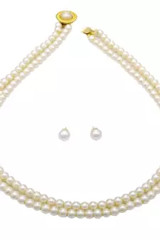 White pearl necklaces