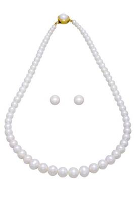 White pearl necklaces 1