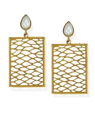 White kundan Yellow Gold Alloy   Pair of Earring 1