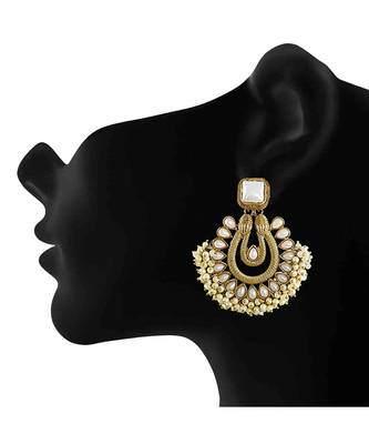 White kundan Yellow Gold Alloy   Pair of Earring 2